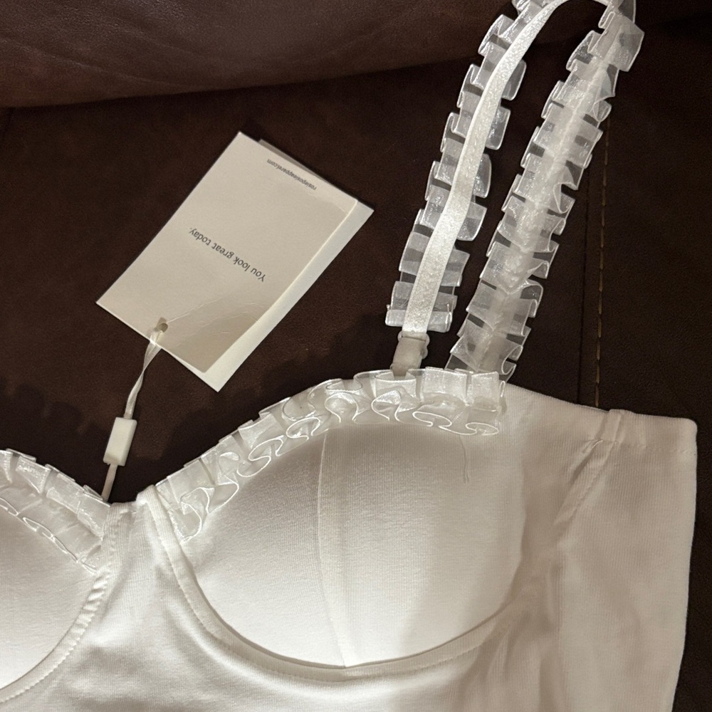 NWT ROSIE POSIE Chic White Ruffled Strap Tank Top - Picture 3 of 9